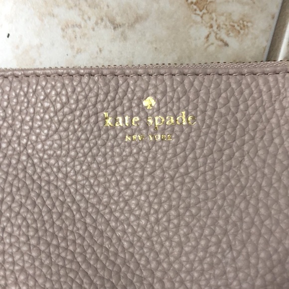 Authentic Kate Spade zip top pouch. - Picture 2 of 6